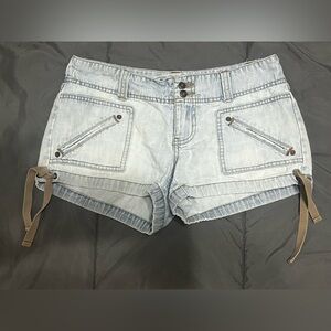 Vintage Old Navy Y2K Ultra Low Waist Mini Light Wash Denim Shorts Size 4